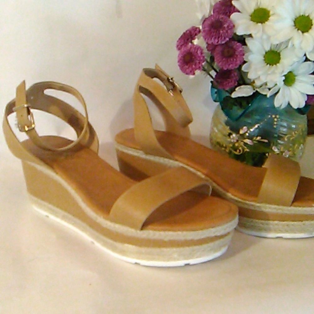 Me Too Platform Sandals - Picture 9 of 9
